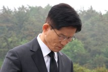 김문수, 김주열 열사 묘역 참배…“민주주의 지켜주소서”