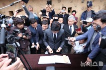 김문수, 박정희 전 대통령 생가 방문…"박근혜 명예 반드시 회복돼야"