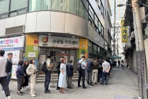 [사전투표] 새벽장사 마친 자영업자·밤샘공부하던 대학생도 '한 표'