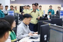 김민석, 장마철 앞두고 재난안전상황실 방문…&quot;대비 태세 점검&quot;