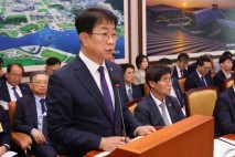 '가덕도신공항' 공사 차질에...박상우 국토부 장관 &quot;현대건설 제재 대상 여부 검토&quot;