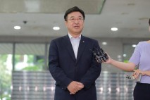 윤호중 행안부 장관 후보자 &quot;국민 위에 군림 아닌, 동행하는 정부 되도록 하겠다&quot;