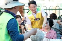머리 손질에 따뜻한 식사까지…서구 '사랑의 밥차' 활기