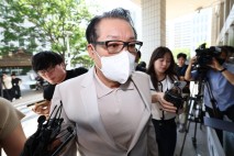 檢 “돈 전달의사 없으면서 받았다면 사기죄” 건진측 “공소장 변경 안돼”