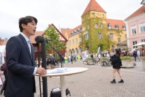 황대호 “장갑차·소총으로 파괴된 민주주의 일으킬 시간”