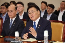 과기정통부 “SKT 해킹사고 위약금 면제 여부 내달 4일께 발표”