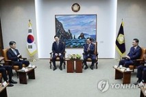 국회 찾은 李대통령 "제가 이제 을이라 각별히 잘 부탁드린다"