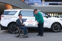 영월군, 장애인 콜택시 차량 전달…‘교통약자 이동권 강화’