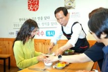 조병옥 음성군수, 자활근로사업장 ‘오백국수 2호점’ 일일점장 나서