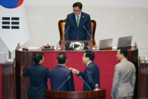 與 주도 법사·예결·운영·문체위원장 선출에 국힘 반발... 나경원 “철야농성”