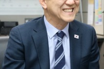민주당 최초 '5연임 사무총장' 김윤덕 의원