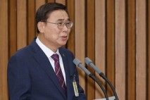 사흘만에 꼬리 내린 野...이종석 국정원장 임명만 남았다