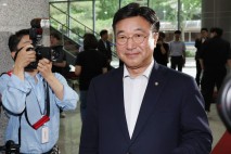 [포토] 윤호중 행안부 장관 후보자 첫 출근