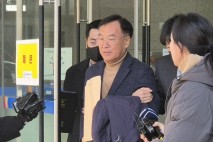 [속보] '성비위·뇌물수수' 김진하 양양군수 징역 2년 선고