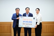 BHI 건설(주) 이근양 대표, 김천시에 1천만원 전달