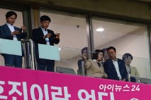 [포토] 쿠웨이트전 관전하는 더불어민주당 의원들