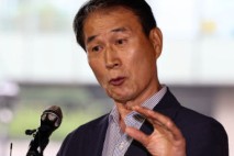 [단독] '삼계탕집 영업실장' 권오을…전국 5곳 수상한 동시 근무