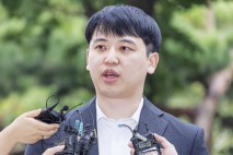 [단독] '대화파' 새 전공의 대표 한성존, 박주민 만났다…"신뢰 쌓을 것"