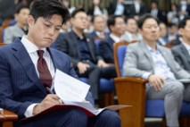 "사퇴하라""버텨라"…90년생 김용태 '9월 전대'에 갈라진 국힘