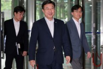 [속보] 윤호중 행안부장관 후보자 “군림하는 정부 아닌 동행하는 정부될 것”