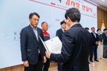 국민은행, 임직원 친환경 활동으로 지역나눔…영등포구청 '감사장' 받아