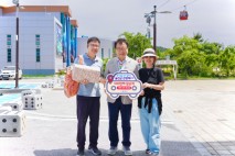 울진군 관광택시, 출범 4개월 만에 500번째 이용객 맞아…특산품 선물·기념행사 진행