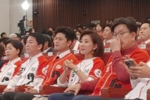 국힘, 출구조사 결과에 ‘침통’…침묵 속 권성동 나경원 윤상현 자리 떠