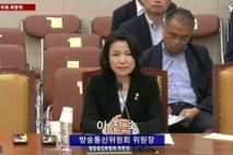 與의원들 “사표 내라” 이진숙 “제 임기는 내년 8월까지”