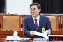 [속보] 국회 정보위, 이종석 국정원장 후보 인사 청문보고서 채택