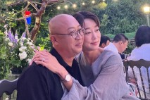 최여진, ♥돌싱 남편과 박하나 결혼식 참석…