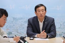 충주시장 "교통대-충북대 구성원 통합 의사 존중해야"