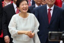 박근혜, 부산 범어사 방문…울산·진주도 방문 예정