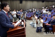 국힘 의총서 '탄핵 반대' 당론 무효화 두고 논쟁…'후보 교체' 감사도 논란