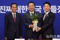 [단독]與 재선 모임 '더민재', 26일 우상호·김병기와 간담회…"당정대 소통 강화"