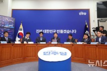 與 "특검, 내란 공범 한꺼번에 재구속해야…국힘, 국정 협조하라"(종합)
