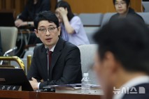 국힘, 與 '김민석 6억 돈다발' 현수막 고발에 무고죄로 맞고발