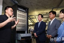국정위, AI 스타트업 현장 방문…"글로벌 기업 성장 전폭적 지원"