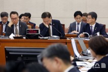 조규홍 "전공의 복귀 가시화되면 예산 증액"…박주민 "이제 돌아와야"(종합)