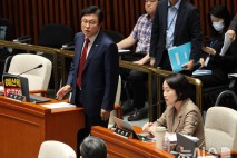 국힘 예결위원 "추경 심사 일정 백지화하라" 보이콧 [뉴시스Pic]