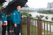 오언석 도봉구청장의 호우특보속 중랑천 점검
