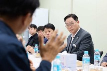 강수현 양주시장, 수출 제조기업 '나비야삭스' 현장 방문