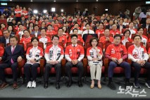 출구조사 39.3%에 국힘 '침묵'…격차에 깊은 한숨