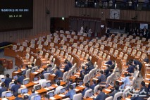 예결위 이어 법사위도…與독주에 무기력한 野