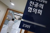 박단 사퇴 후 전공의들, 정부와 대화 기류…국회 찾아 대안 제시