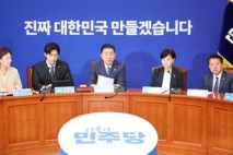 與 “전두환·노태우·박근혜·이명박 법정서 구속…이제 尹 차례”