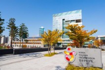 '의료관광 1위' 일본 MZ 공략 나선다… 관광공사, 강남언니와 맞손