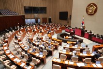 여야 추경 공방…&quot;돈 안벌고 빚잔치&quot; vs &quot;굶는데 한가한 빚타령&quot;