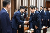 이재명, 모레 야5당 지도부와 회동…국정 상황·외교 현안 설명