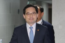 與, 온플법 중 '거래공정화법'만 패스트트랙 지정 검토…&quot;野와 합의 우선&quot;