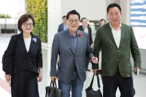 대선 포상휴가? 李캠프 선대위원장들이 9국 특사단장